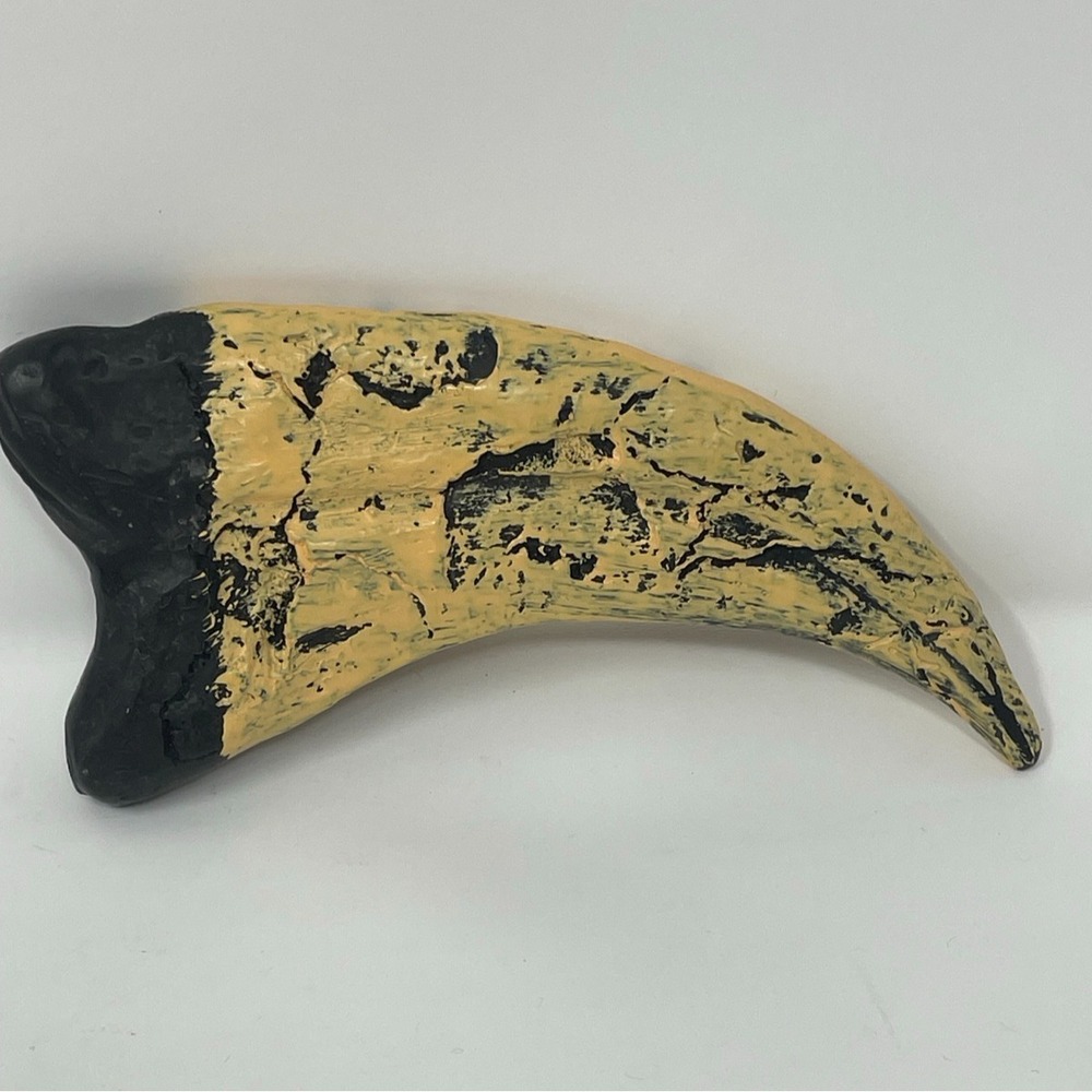Jurassic Park Velociraptor Claw Prop Replica - Solid Resin - Heavy 3.4oz - 5" - Picture 5 of 12